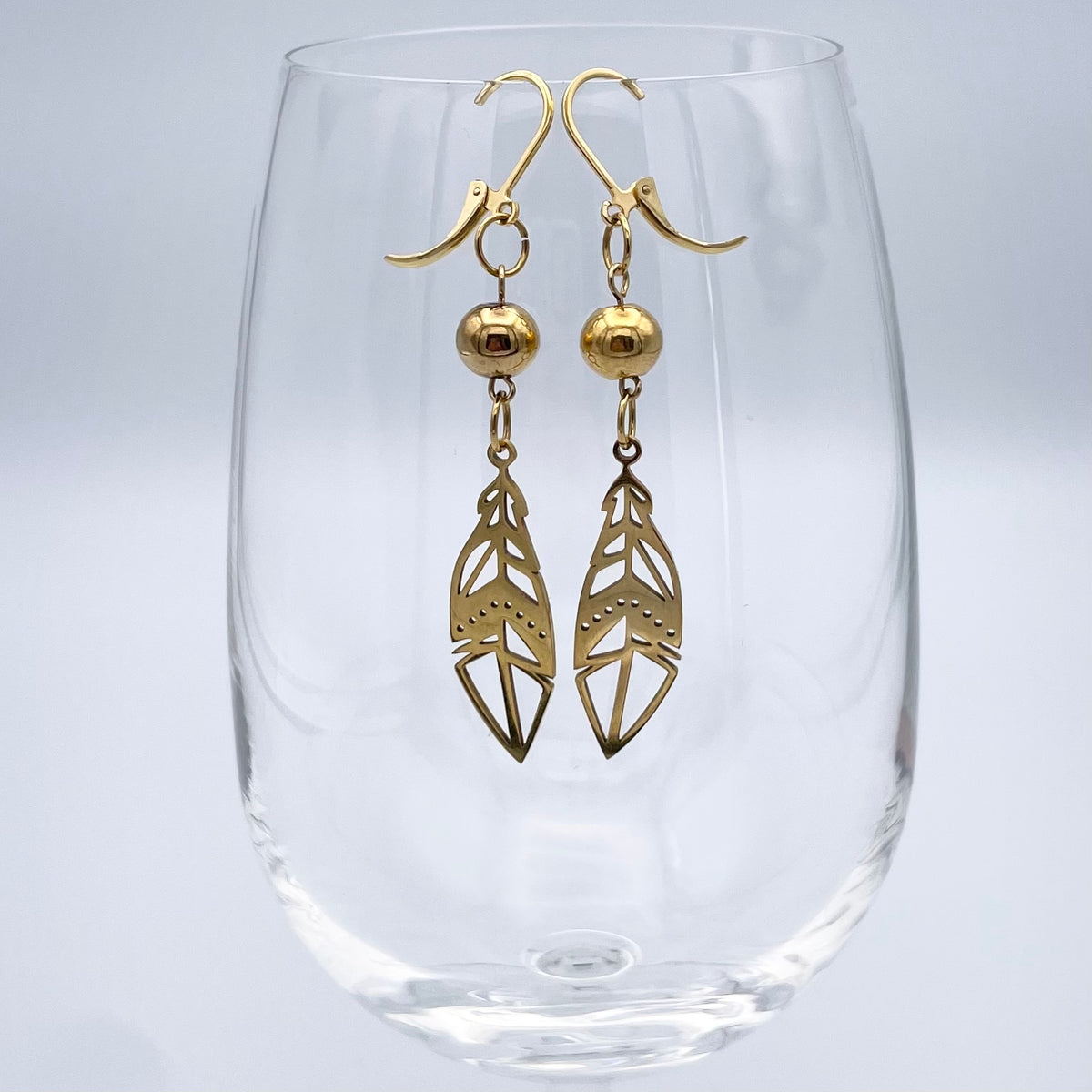 Boucles d'oreilles | Grandes plumes dorées