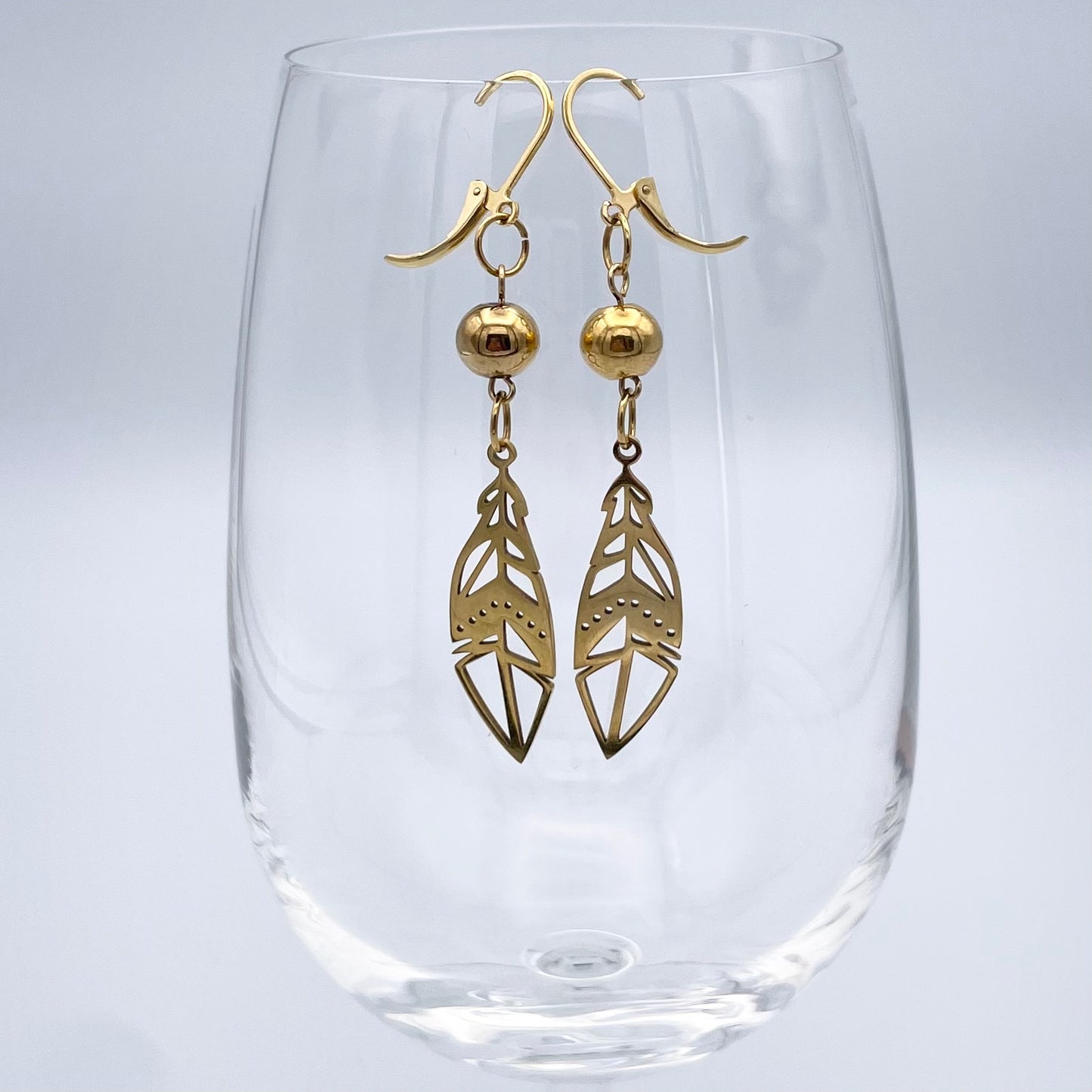 Boucles d'oreilles | Grandes plumes dorées