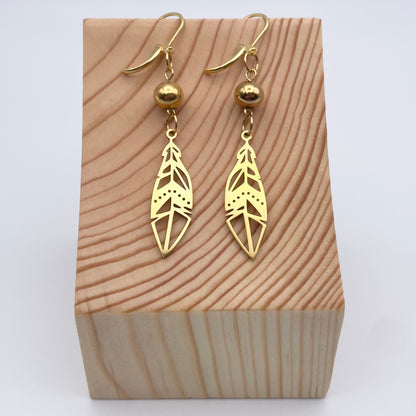 Boucles d'oreilles | Grandes plumes dorées