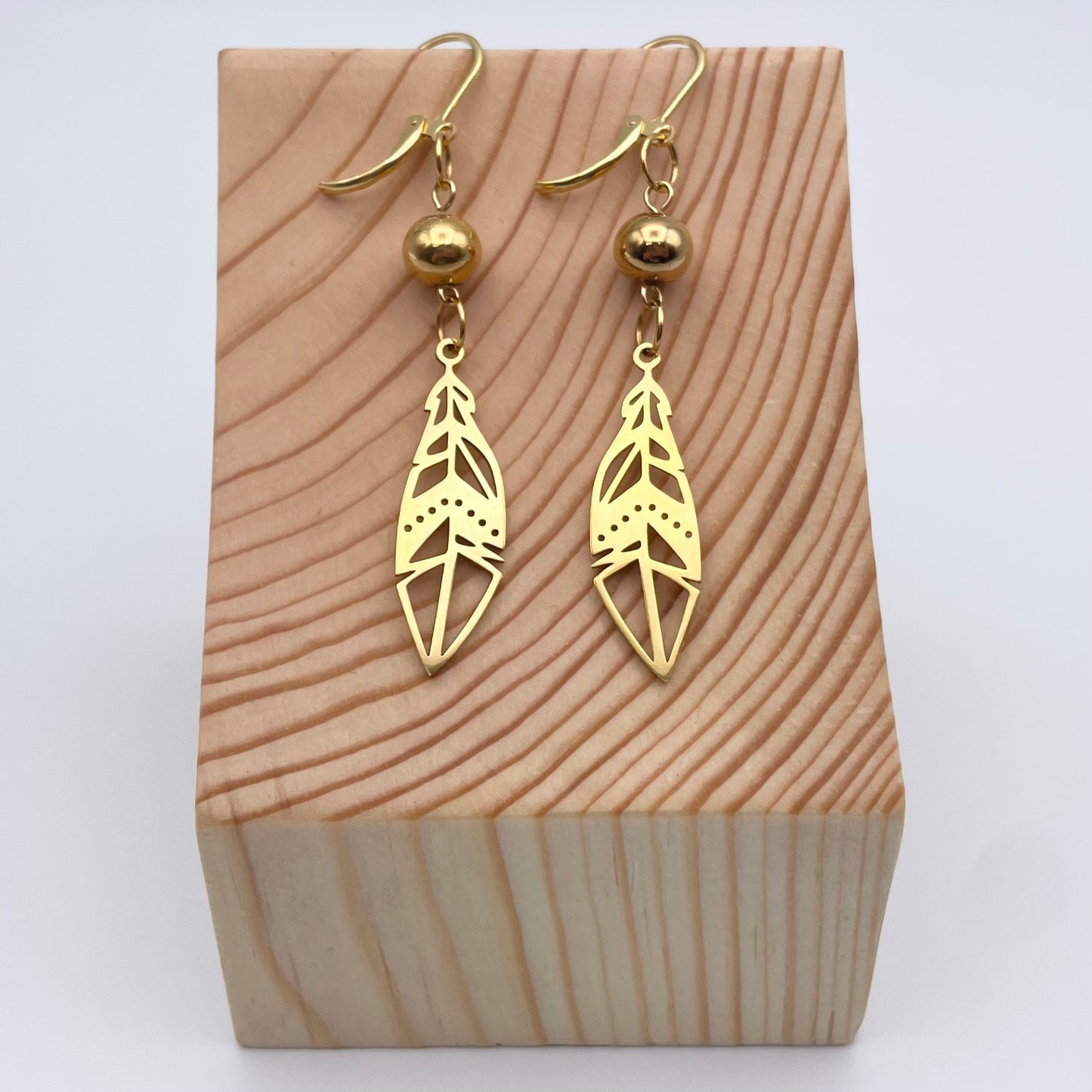 Boucles d'oreilles | Grandes plumes dorées